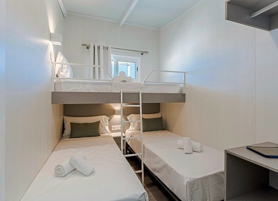 Costa del Sol Glamping Village - Wohnbeispiel Bungalow Leo (Zimmercodierungen BF2 & BFM)