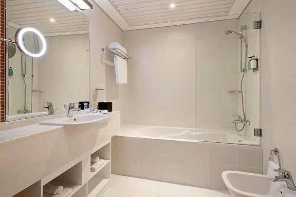 Tryp by Wyndham Abu Dhabi