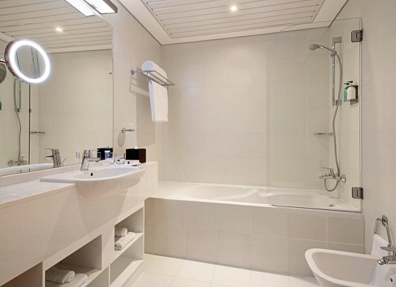 Tryp by Wyndham Abu Dhabi - Beispiel Bad
