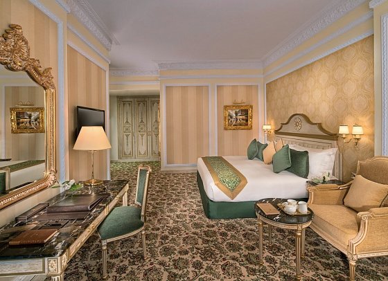 Royal Rose Abu Dhabi, Curio Collection by Hilton - Wohnbeispiel Deluxe Room (Zimmercodierung UD1)