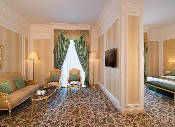 Royal Rose Abu Dhabi, Curio Collection by Hilton - Wohnbeispiel Junior Suite (Zimmercodierung JB1)