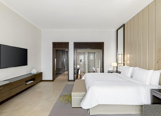 Rixos Marina Abu Dhabi - Wohnbeispiel Premium Room Corniche View with Balcony (Zimmercodierungen UM1 & UMM)