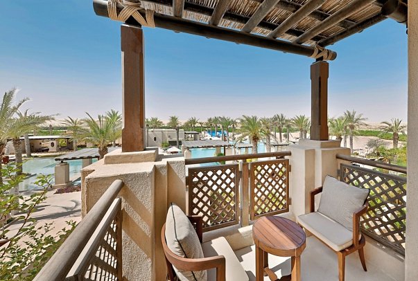 Al Wathba, a Luxury Collection Desert Resort & Spa, Abu Dhabi - Wohnbeispiel Deluxe Pool View Room (Zimmercodierungen UDP & UDL)