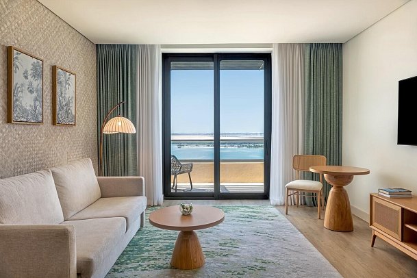 Yas Plaza Mangroves - Wohnbeispiel 1 Bedroom Suite Sea View Balcony Theme Park Access (Zimmercodierung AB2)
