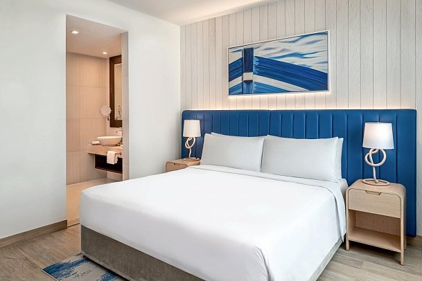 Crowne Plaza Abu Dhabi - Yas Island - Wohbeispiel 1 Bedroom Suite Plaza View Theme Park Access (Zimmercodierung WB1)