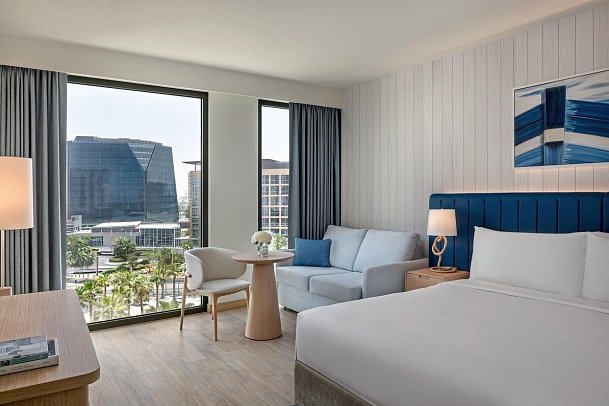 Crowne Plaza Abu Dhabi - Yas Island - Wohnbeispiel 1 King Deluxe Plaza View Theme Park Access (Zimmercodierung UD1)