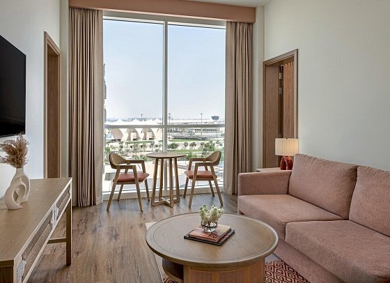 Pulse Yas World Resort - Wohnbeispiel 2 Bedroom Suite Plaza View Theme Park Access (Zimmercodierung WIG)