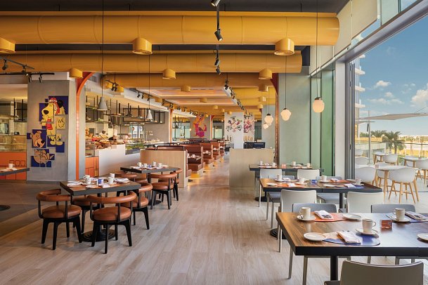THE WB™ ABU DHABI, CURIO COLLECTION BY HILTON™ - Restaurant Sidekicks