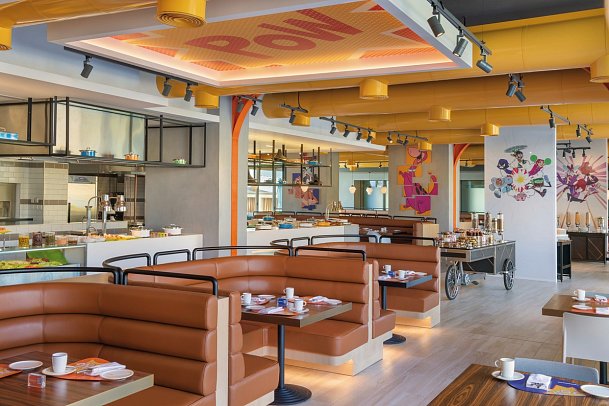 THE WB™ ABU DHABI, CURIO COLLECTION BY HILTON™ - Restaurant Sidekicks