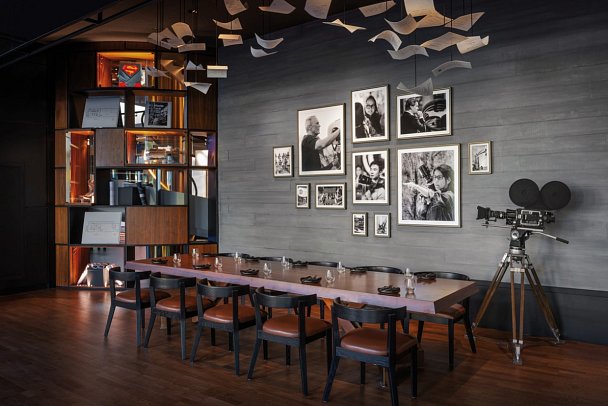 THE WB™ ABU DHABI, CURIO COLLECTION BY HILTON™ - Restaurant The Director's Club