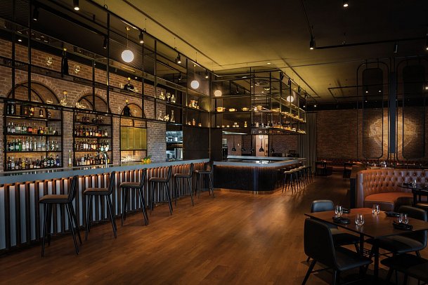 THE WB™ ABU DHABI, CURIO COLLECTION BY HILTON™ - Restaurant The Director's Club