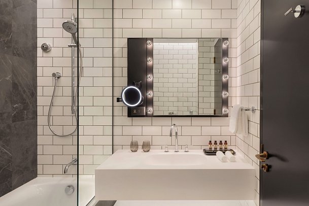 THE WB™ ABU DHABI, CURIO COLLECTION BY HILTON™