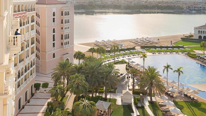 The Ritz-Carlton Abu Dhabi, Grand Canal