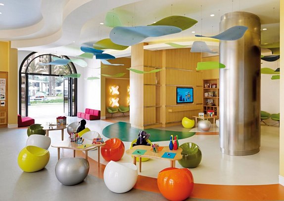 The Ritz-Carlton Abu Dhabi, Grand Canal