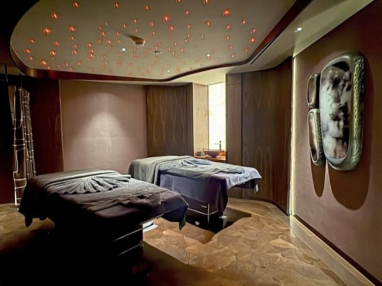 The Ritz-Carlton Abu Dhabi, Grand Canal
