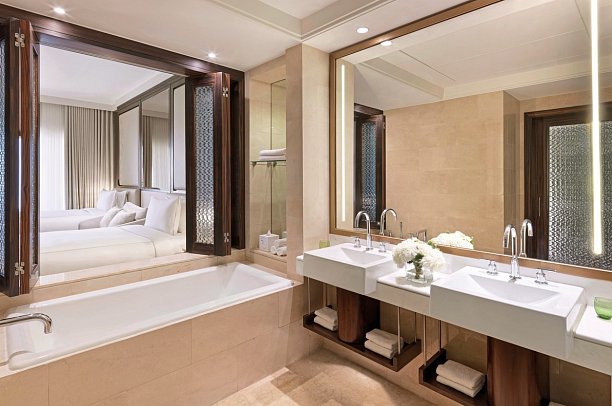 The Ritz-Carlton Abu Dhabi, Grand Canal - Beispiel Bad