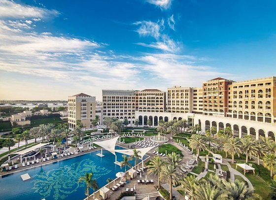 The Ritz-Carlton Abu Dhabi, Grand Canal