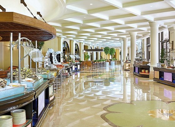 The Ritz-Carlton Abu Dhabi, Grand Canal