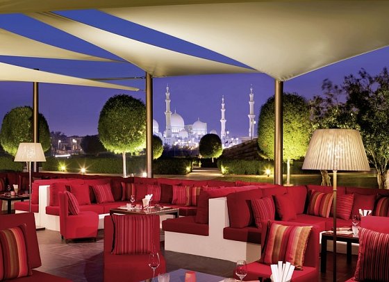 The Ritz-Carlton Abu Dhabi, Grand Canal - Restaurant 