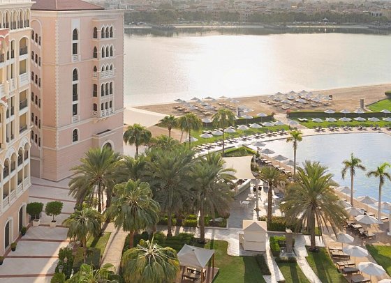 The Ritz-Carlton Abu Dhabi, Grand Canal