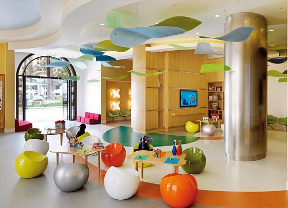 The Ritz-Carlton Abu Dhabi, Grand Canal
