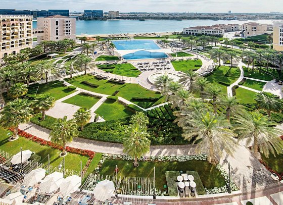 The Ritz-Carlton Abu Dhabi, Grand Canal