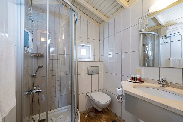 Crystal Flora Pearl Collection - Beispiel Bad Familienzimmer Landblick (Zimmercodierung FBL)