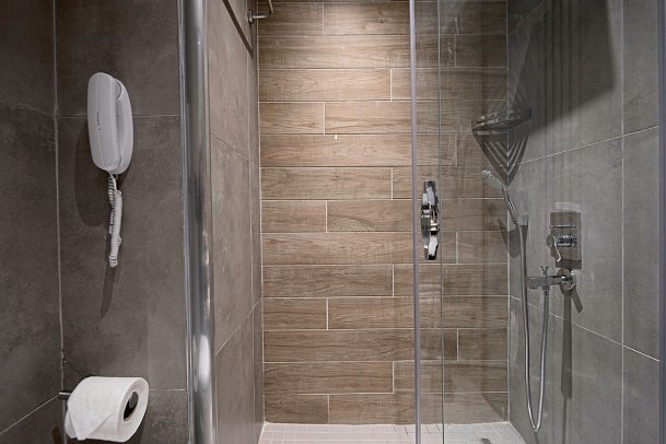 Green Garden Resort & Spa - Beispiel Bad Familienzimmer Komfort (Zimmercodierungen FF1 & FE1)