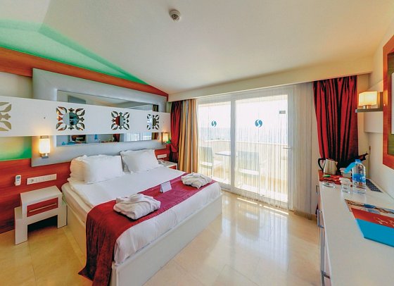 Flora Garden Beach - Wohnbeispiel Doppelzimmer Deluxe Meerblick (Zimmercodierung DDM)
