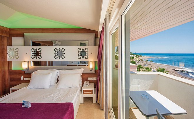 Flora Garden Beach - Wohnbeispiel Doppelzimmer Deluxe Meerblick (Zimmercodierung DDM)