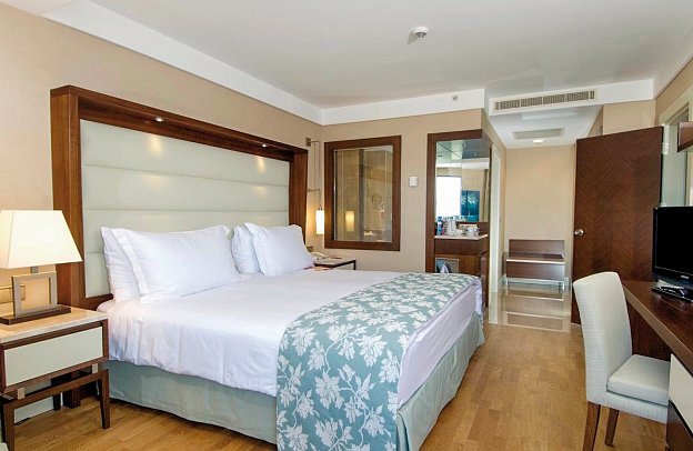 Ramada Plaza Hotel - Wohnbeispiel Doppelzimmer mit Stadtblick (Zimmercodierungen DB1 & DC1)