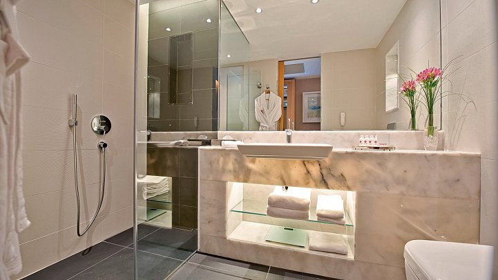 Akra V - Beispiel Bad