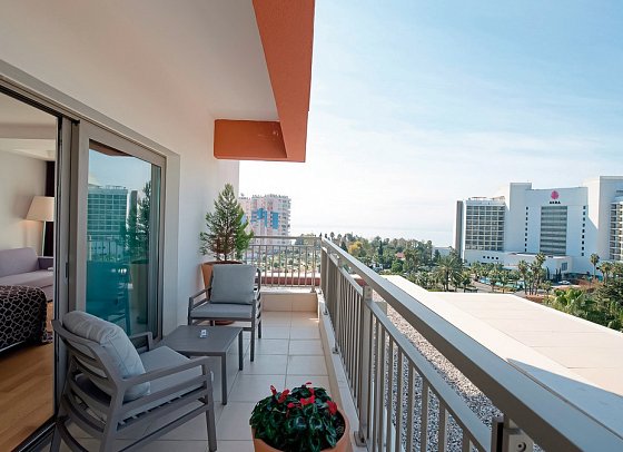 Akra V - Wohnbeispiel Suite Casual Meerblick (Zimmercodierung WBM)