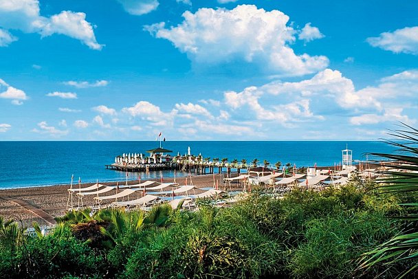 Delphin Palace