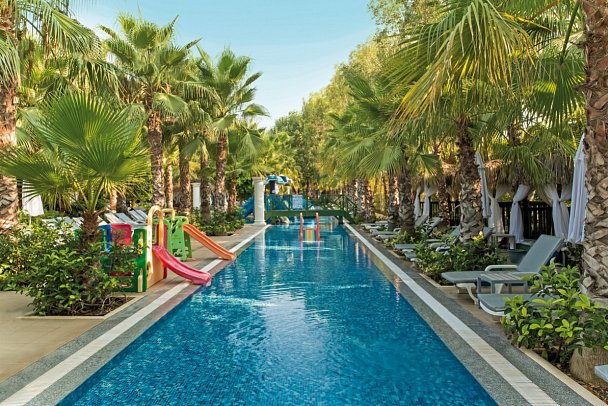 Delphin Palace