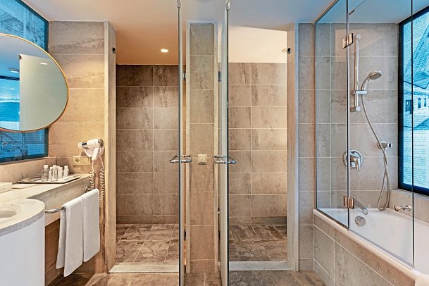 Titanic Deluxe Lara - Beispiel Bad Familienzimmer Nebengebäude (Zimmercodierung FBV)