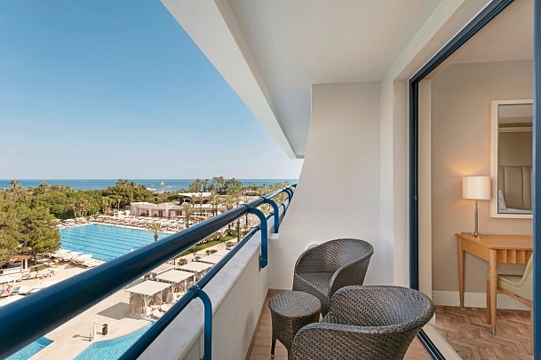 Titanic Deluxe Lara - Beispiel Balkon Doppelzimmer seitl. Meerblick (Zimmercodierungen DBN & DCN)