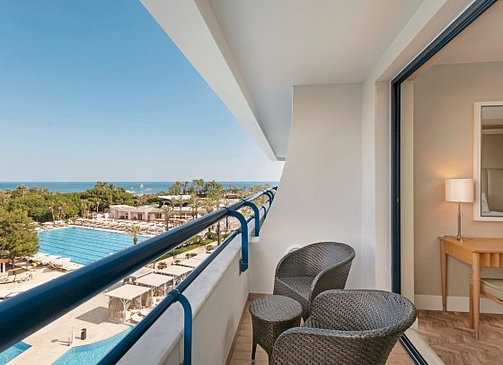 Titanic Deluxe Lara - Beispiel Balkon Doppelzimmer seitl. Meerblick (Zimmercodierungen DBN & DCN)