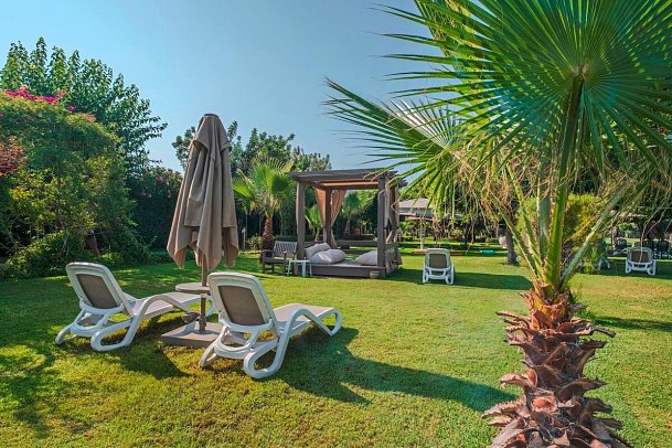 Melas Lara Hotel