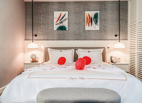 Royal Wings - Wohnbeispiel Honeymoon Lagoon Suite (Zimmercodierung UHQ)
