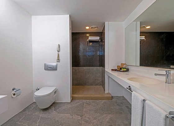Nirvana Cosmopolitan - Beispiel Bad Familiensuite (Zimmercodierung WI1)