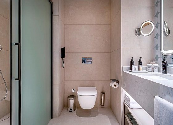Trendy Perge Resort & Suites - Beispiel Bad Doppelzimmer Deluxe (Zimmercodierungen DSG, DSC, DDC & DCC)