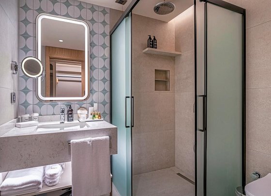 Trendy Perge Resort & Suites - Beispiel Bad Maisonnette Swim-Up (Zimmercodierung MBQ)