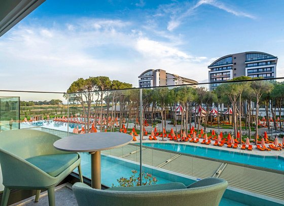 Trendy Perge Resort & Suites - Beispiel Balkon Deluxe Gartenblick (Zimmercodierungen DDG & DCG)