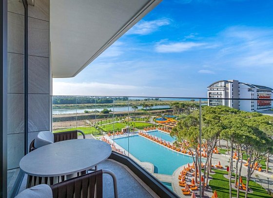 Trendy Perge Resort & Suites - Beispiel Balkon Meerseite (Zimmercodierungen DDC & DCC)