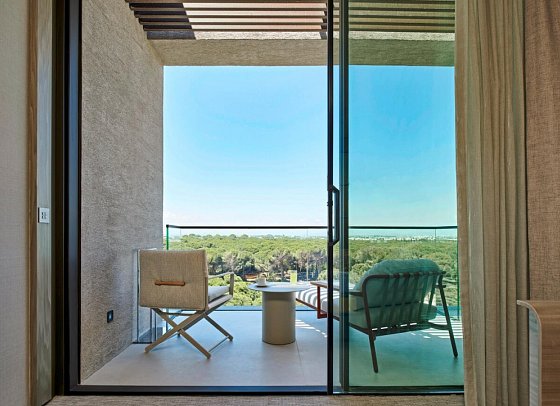 Voyage Kundu - Beispiel Balkon Doppelzimmer Landblick (Zimmercodierungen DBL & DCL)