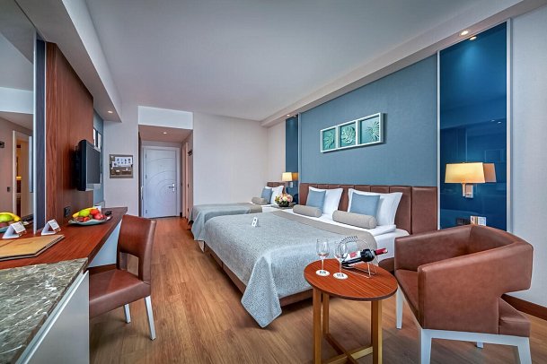 Baia Lara - Wohnbeispiel Doppelzimmer seitlicher Meerblick (Zimmercodierungen DBN & DCN)