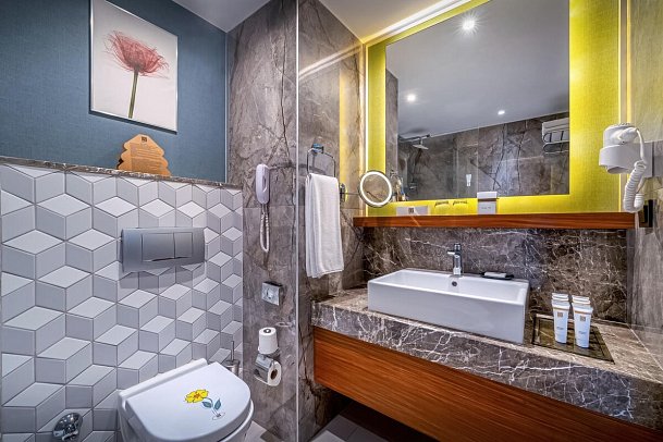 Baia Lara - Beispiel Bad Doppelzimmer Meerblick (Zimmercodierungen DBM & DCM)