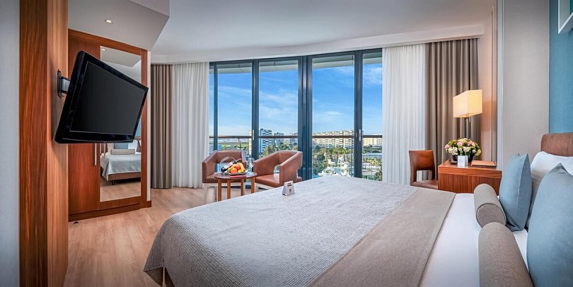 Baia Lara - Wohnbeispiel Familienzimmer Landblick (Zimmercodierung FBL)