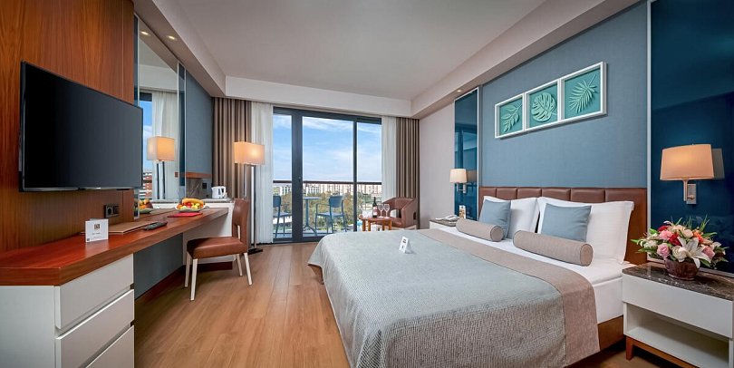 Baia Lara - Wohnbeispiel Familienzimmer Deluxe Landblick (Zimmercodierung FDL)